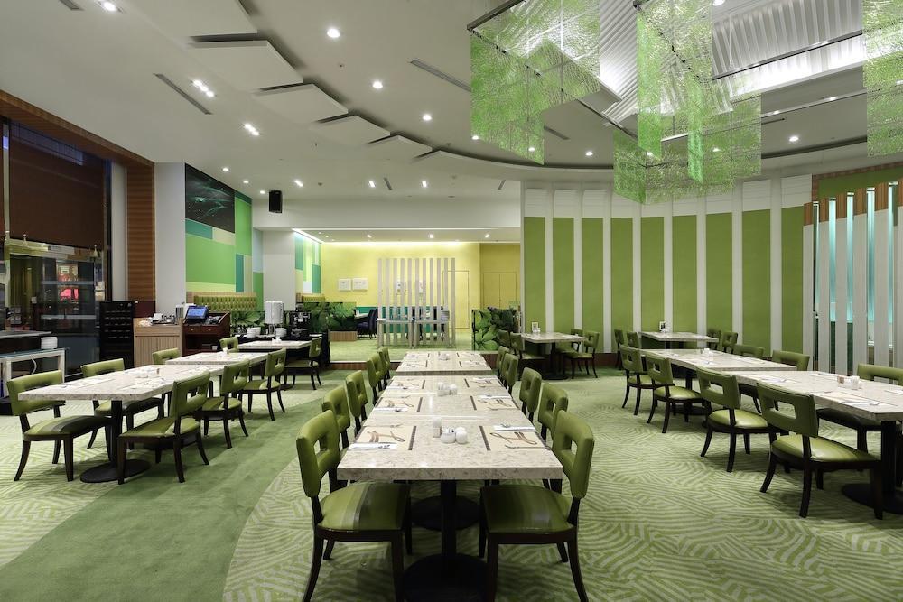 โรงแรมต้าอี้ แลนดิส ไทหนาน ไถหนาน ภายนอก รูปภาพ The interior of the restaurant