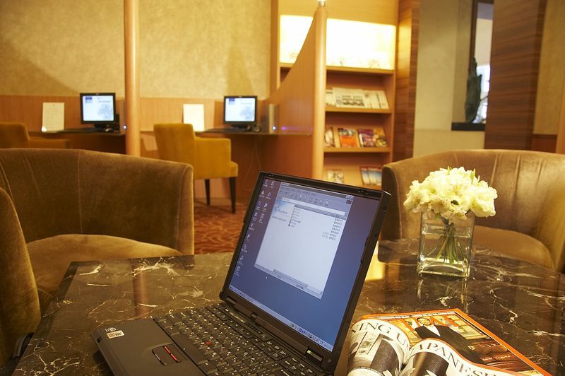 โรงแรมต้าอี้ แลนดิส ไทหนาน ไถหนาน ภายนอก รูปภาพ A laptop computer