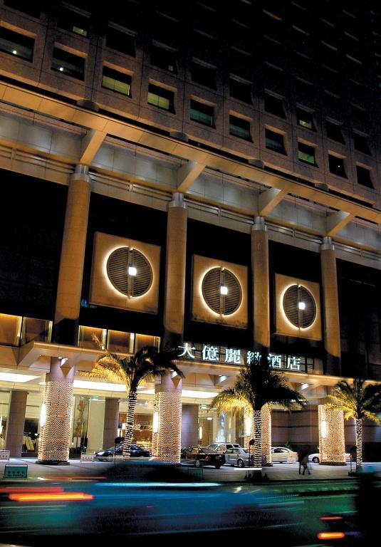 โรงแรมต้าอี้ แลนดิส ไทหนาน ไถหนาน ภายนอก รูปภาพ The hotel's main entrance