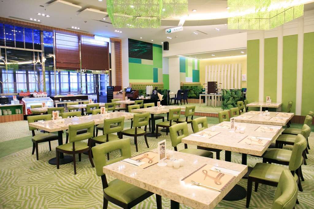 โรงแรมต้าอี้ แลนดิส ไทหนาน ไถหนาน ร้านอาหาร รูปภาพ The interior of a typical buffet restaurant