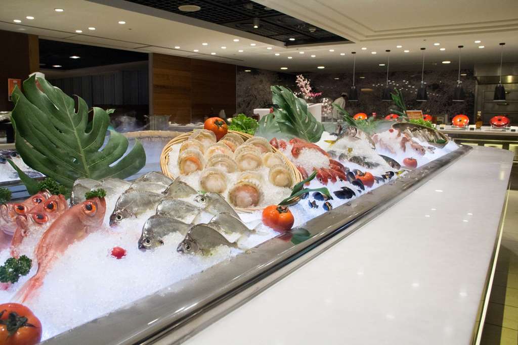 โรงแรมต้าอี้ แลนดิส ไทหนาน ไถหนาน ร้านอาหาร รูปภาพ Seafood display at a buffet
