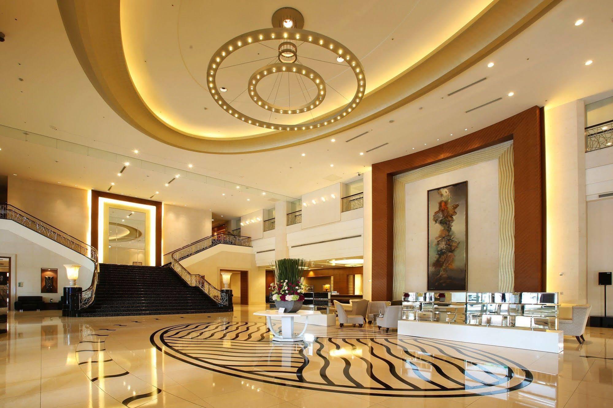 โรงแรมต้าอี้ แลนดิส ไทหนาน ไถหนาน ภายนอก รูปภาพ Lobby
