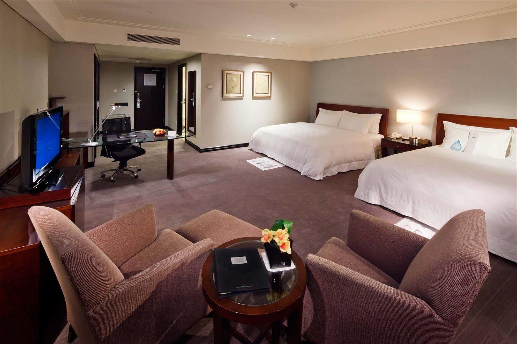 โรงแรมต้าอี้ แลนดิส ไทหนาน ไถหนาน ภายนอก รูปภาพ Deluxe Room