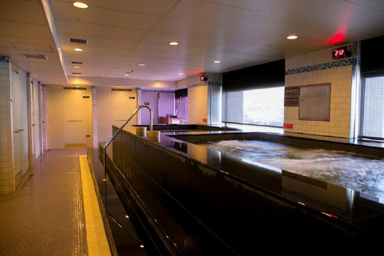 โรงแรมต้าอี้ แลนดิส ไทหนาน ไถหนาน ภายนอก รูปภาพ A modern onsen in Tokyo