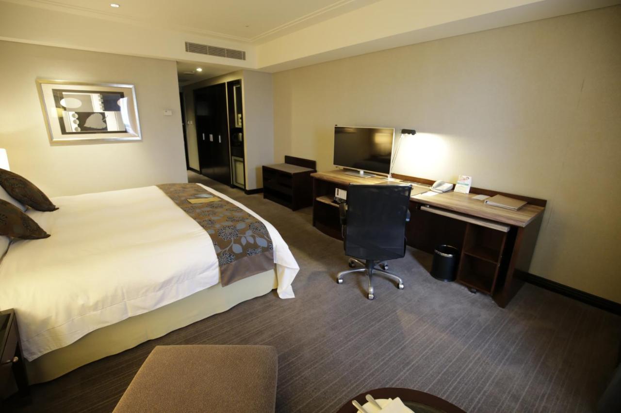 โรงแรมต้าอี้ แลนดิส ไทหนาน ไถหนาน ภายนอก รูปภาพ A room at the hotel